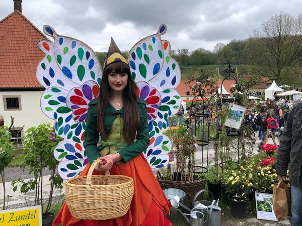 Bild vergr&ouml;&szlig;ern: Holli_beim_Gartenmarkt_Dahlheim(c)Stadt-H�xter